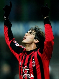 Kakà davanti ai microfoni: Ronaldinho è un giocatore fondamentale per il Milan